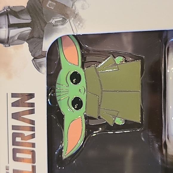 Star Wars The Mandalorian Gift Set - Picture 8 of 9